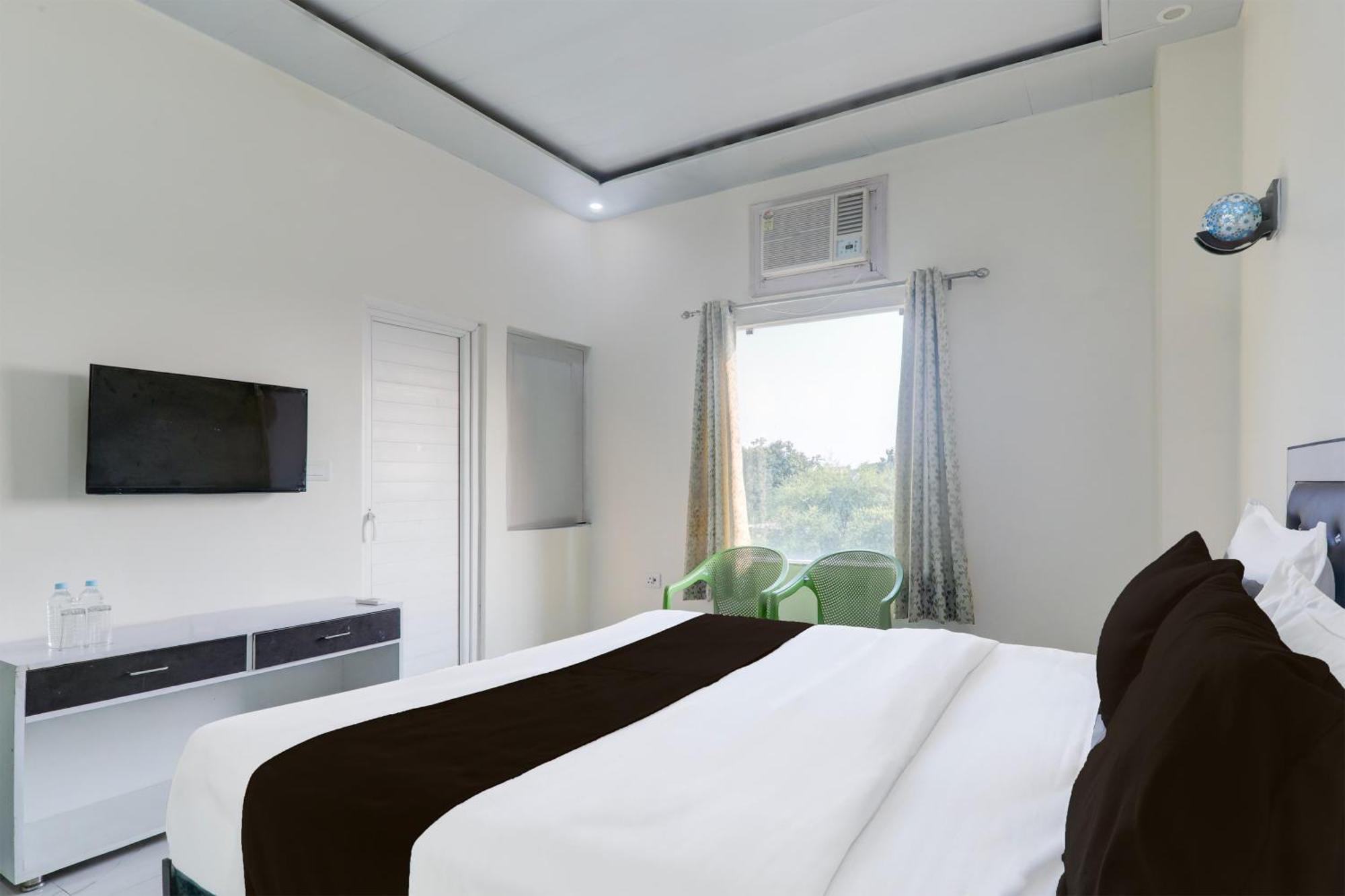 Super Hotel O Banthara Near Airport Banthra Sikandarpur エクステリア 写真