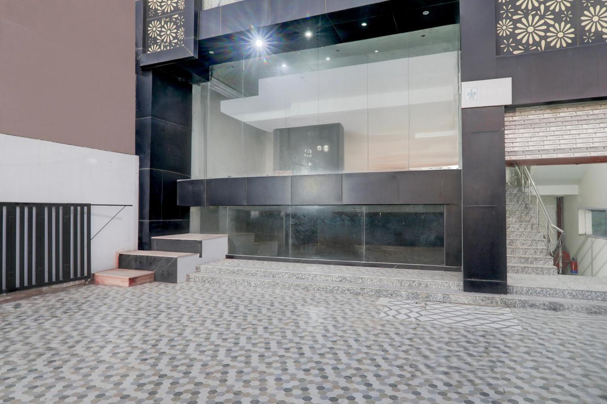 Super Hotel O Banthara Near Airport Banthra Sikandarpur エクステリア 写真