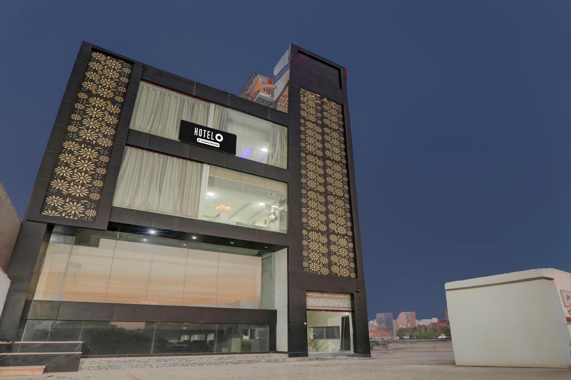 Super Hotel O Banthara Near Airport Banthra Sikandarpur エクステリア 写真