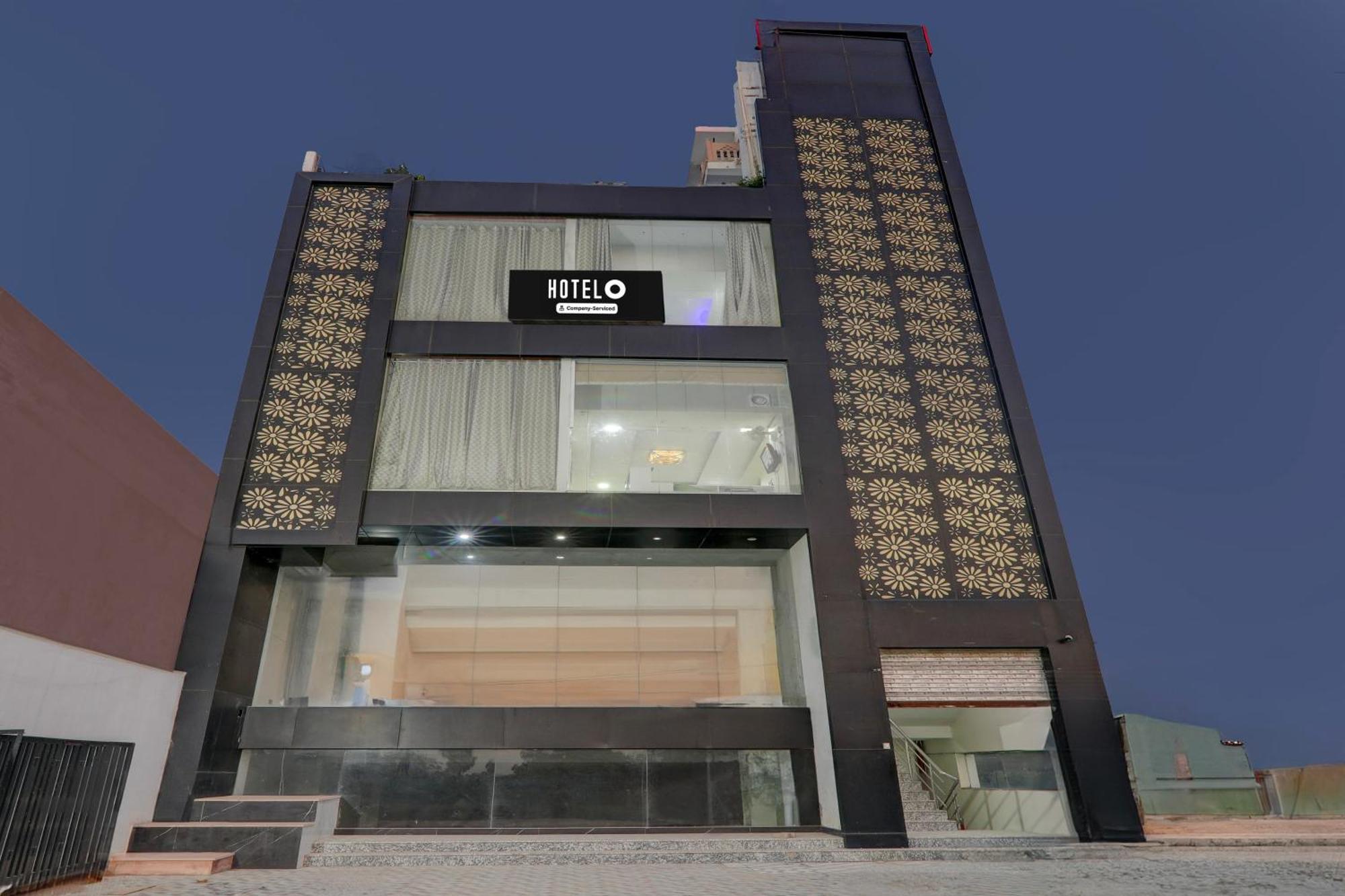 Super Hotel O Banthara Near Airport Banthra Sikandarpur エクステリア 写真