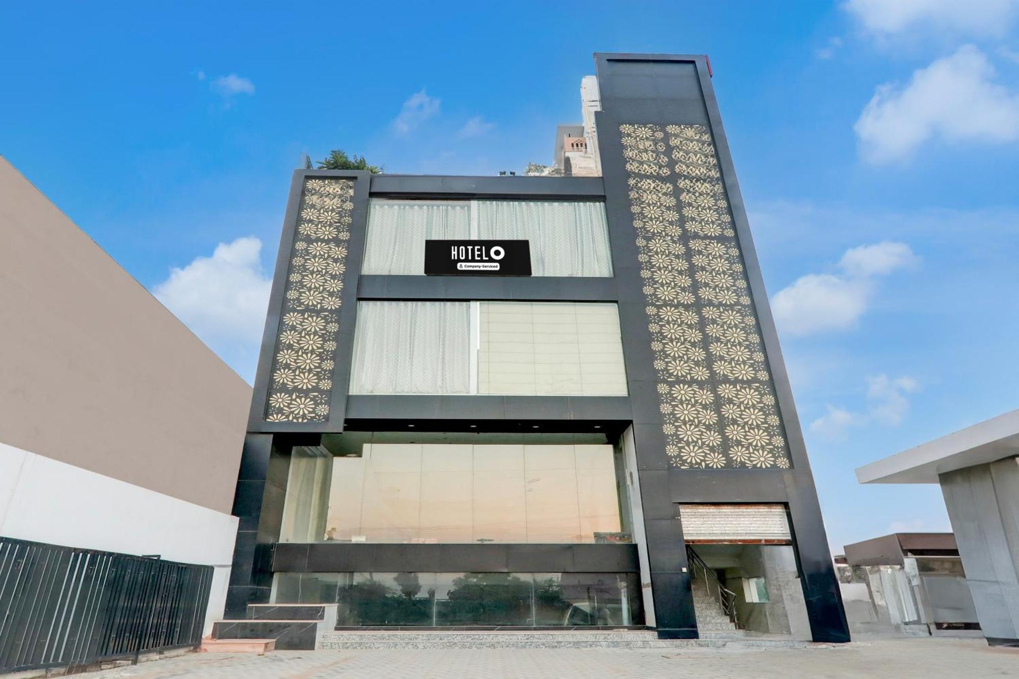 Super Hotel O Banthara Near Airport Banthra Sikandarpur エクステリア 写真